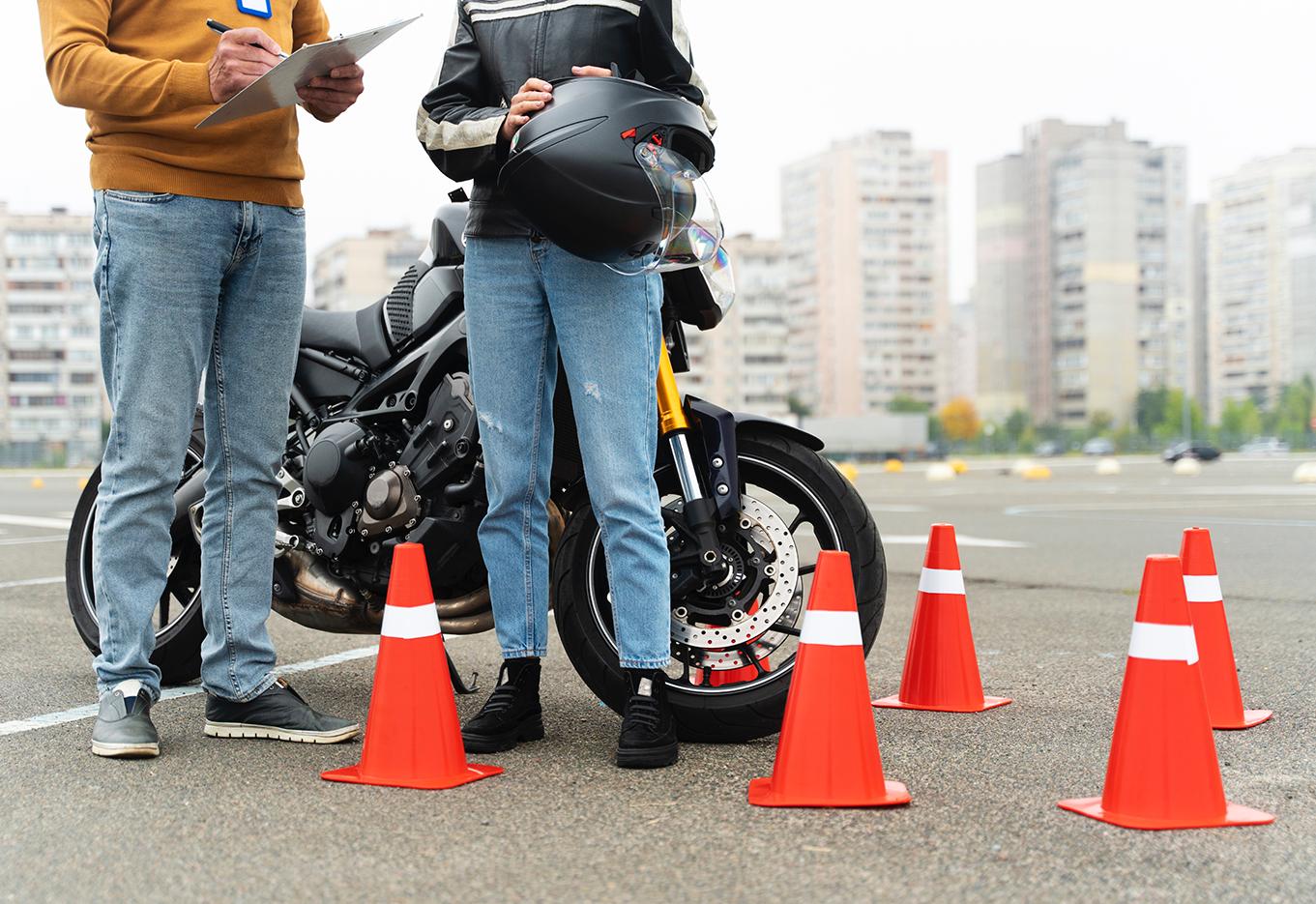 Permis Moto de l'Auto-école 5e Avenue 01200 Valserhône